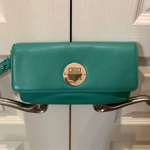 kate spade Handbags - Kate Spade ♠️ Wristlet